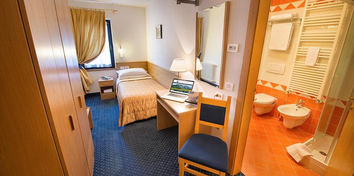 Hotel Cristallo Пейо Номер фото