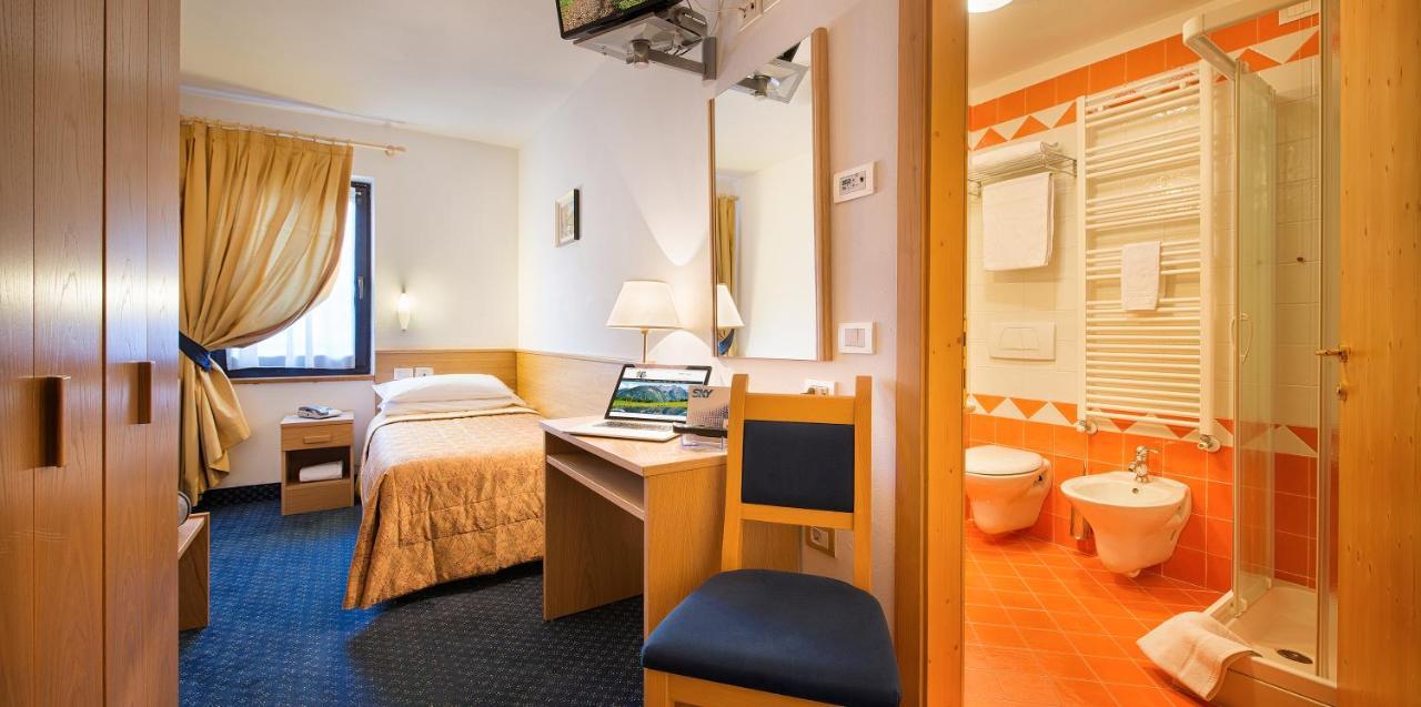 Hotel Cristallo Пейо Экстерьер фото