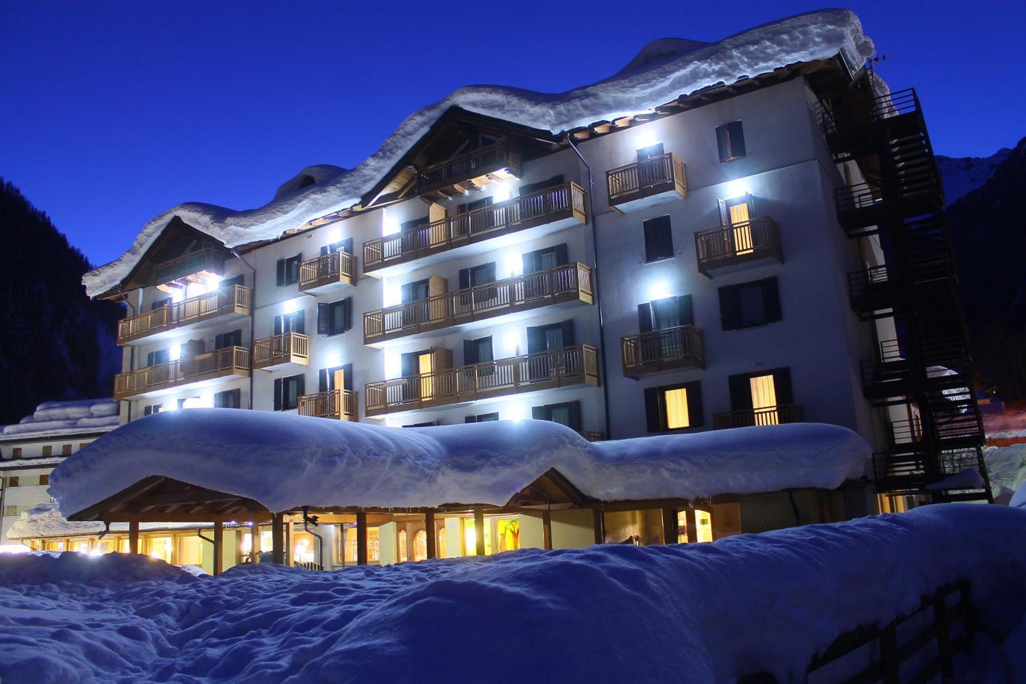 Hotel Cristallo Пейо Экстерьер фото
