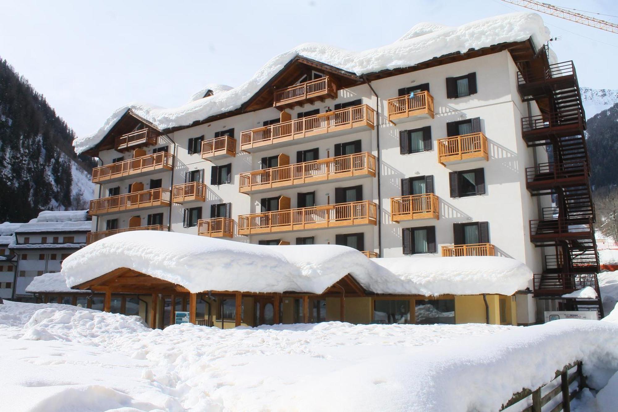 Hotel Cristallo Пейо Экстерьер фото